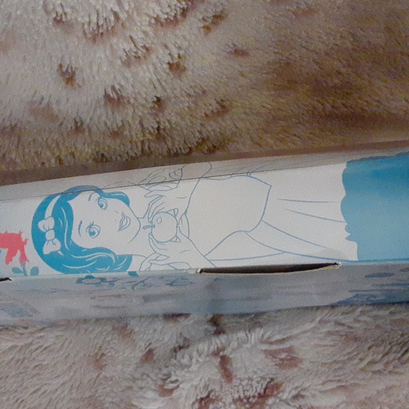 Disney Princess 12" Classic Snow White Doll w/Magic Mirror Pendant - Picture 6 of 10